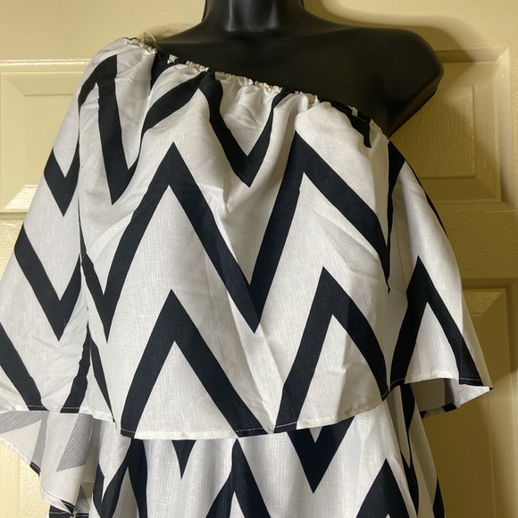 Eien One Shoulder Black and White Maxi - Picture 7 of 7